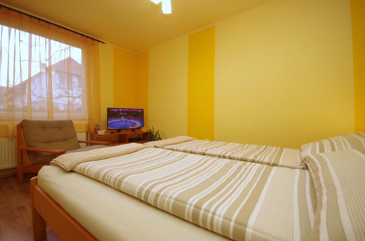 Bodza Apartman Гюла Екстериор снимка